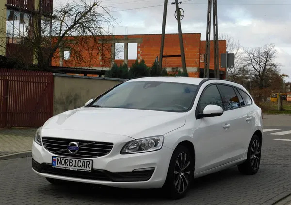 volvo mazowieckie Volvo V60 cena 53333 przebieg: 196000, rok produkcji 2018 z Kowalewo Pomorskie